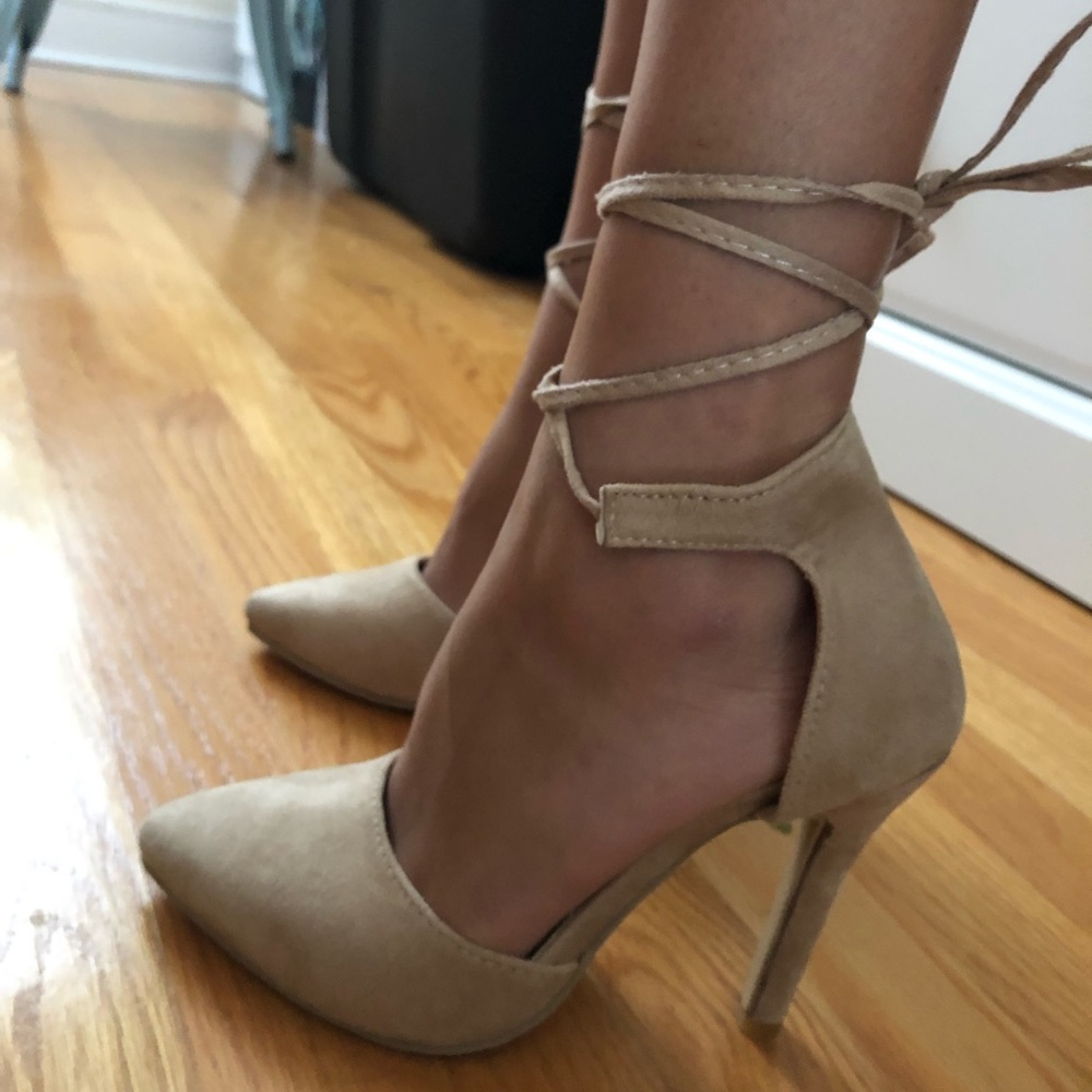 Lace up pumps